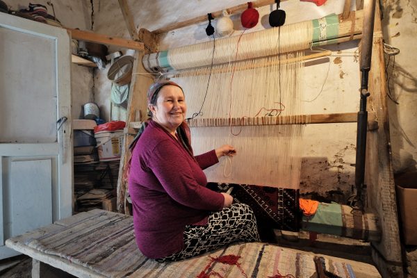 Geleneksel Zanaatların Yaşatılması Ödülü Birsen Cemile Gürel - Halı Dokumacı (Bergama)